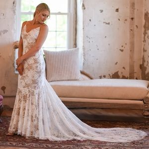 Grace Loves Lace Clo with nude lining